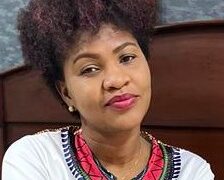 Haïti-société: Le bicolore haïtien, au coeur des réseaux sociaux, une proposition de la citoyenne Marquise Ferjuste.